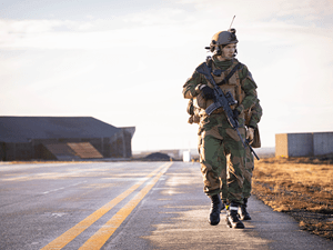 Soldater på flybane